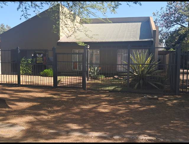 5 BEDROOM HOUSE FOR SALE IN BRITS CENTRAL